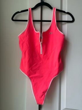 Alo Yoga | Supernova Bodysuit - Fluorescent Pink Coral/White